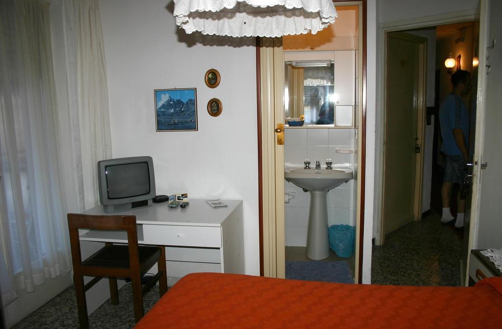 Albergo Martinet ヴェルナンテ 部屋 写真
